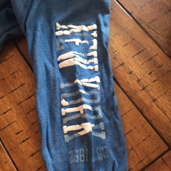 A&F long sleeve t-shirt - Picture 3 of 4